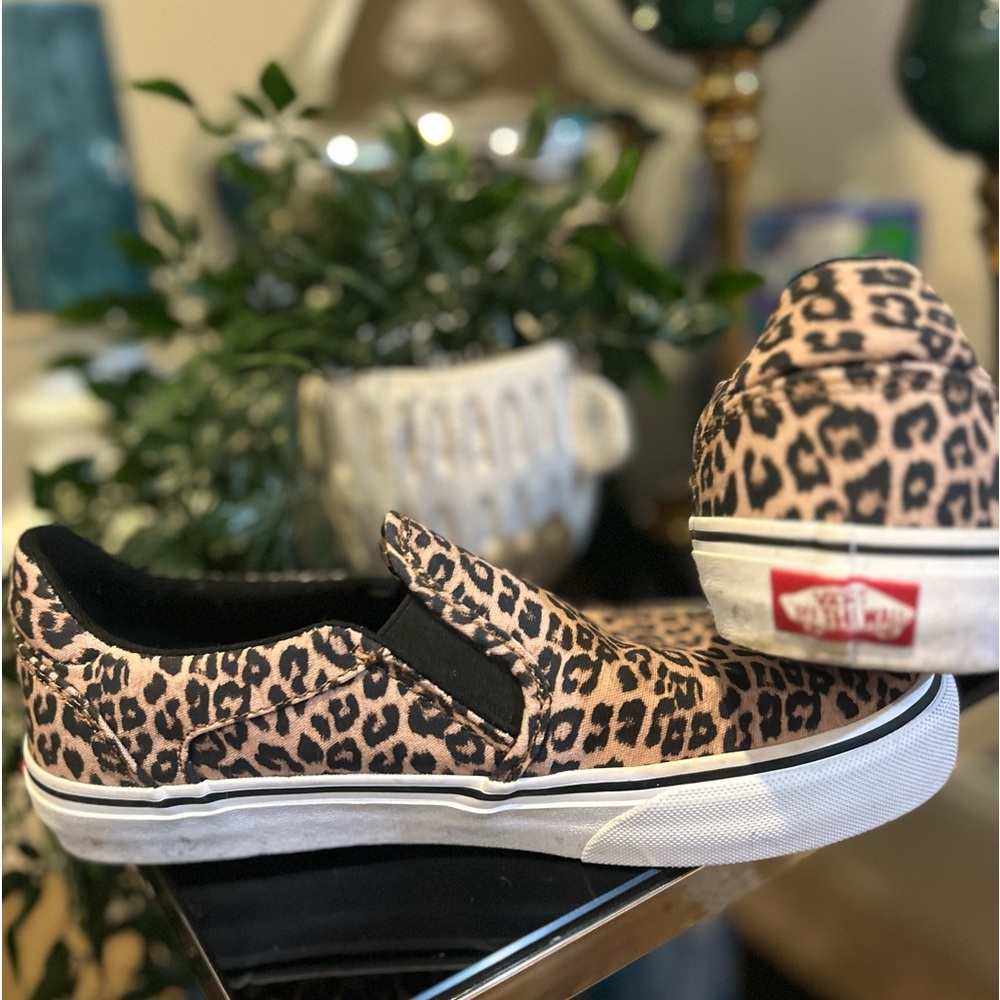 Vans Deluxe Comfort Women’s 8.5 Leopard print slip-ons